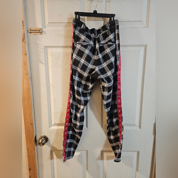 HOT TOPIC GOTH PLAID PANTS: BLACK/WHITE: GREAT CONDITION: SIZE SMALL - Picture 4 of 4